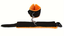 Cargar imagen en el visor de la galería, Fur Lined Ankle/Hand Cuffs