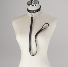 Charger l'image dans la galerie, Suede Leash
